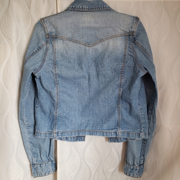 A&F Lightwash Denim Jean Jacket - Picture 2 of 9